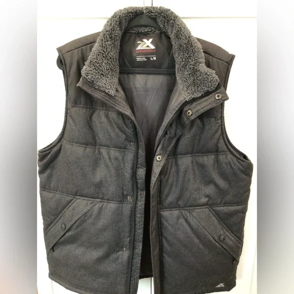 Men’s Large polyester puffer vest. - Picture 2 of 4